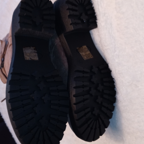 Beautiful Brand New Boots - Picture 5 of 14